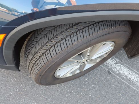 Used 2023 Chevrolet Traverse LT FWD image 43
