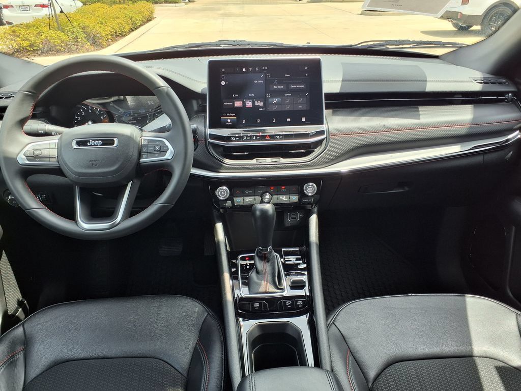 Used 2025 Jeep Compass Trailhawk AWD/4WD image 19