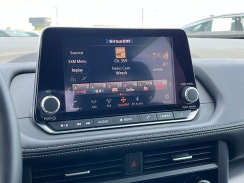 Used 2025 Nissan Rogue SV image 20