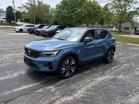 Used 2023 Volvo XC40 B5 Plus w/ Driver Assist Package AWD/4WD image 5