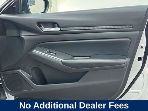 Used 2024 Nissan Altima 2.5 SV FWD image 25