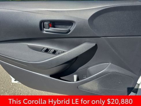 Used 2025 Toyota Corolla LE w/ LE Premium Package image 31