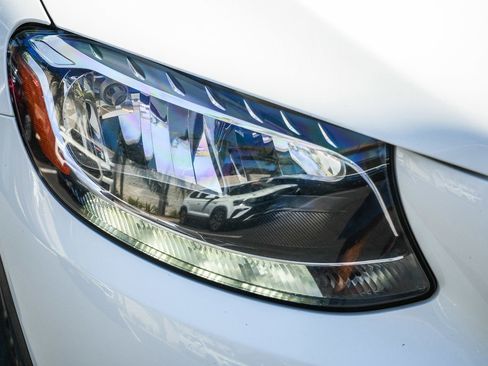 Used 2019 Mercedes-Benz GLC 300 image 8