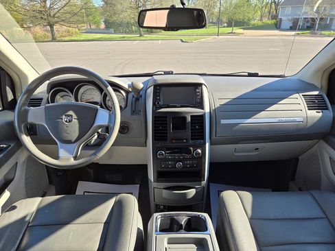 Used 2008 Dodge Grand Caravan SXT image 32