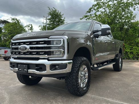 Used 2026 Ford F250 Lariat w/ Lariat Premium Package image 3