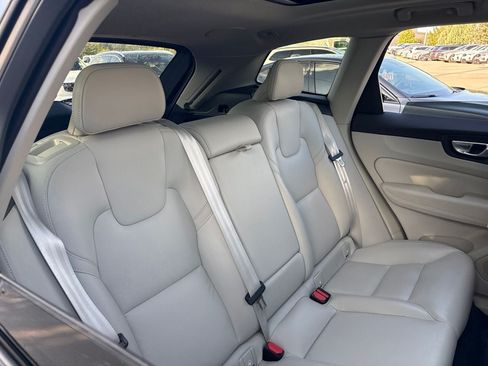 Used 2024 Volvo XC60 B5 Plus w/ Protection Package Premier AWD/4WD image 10