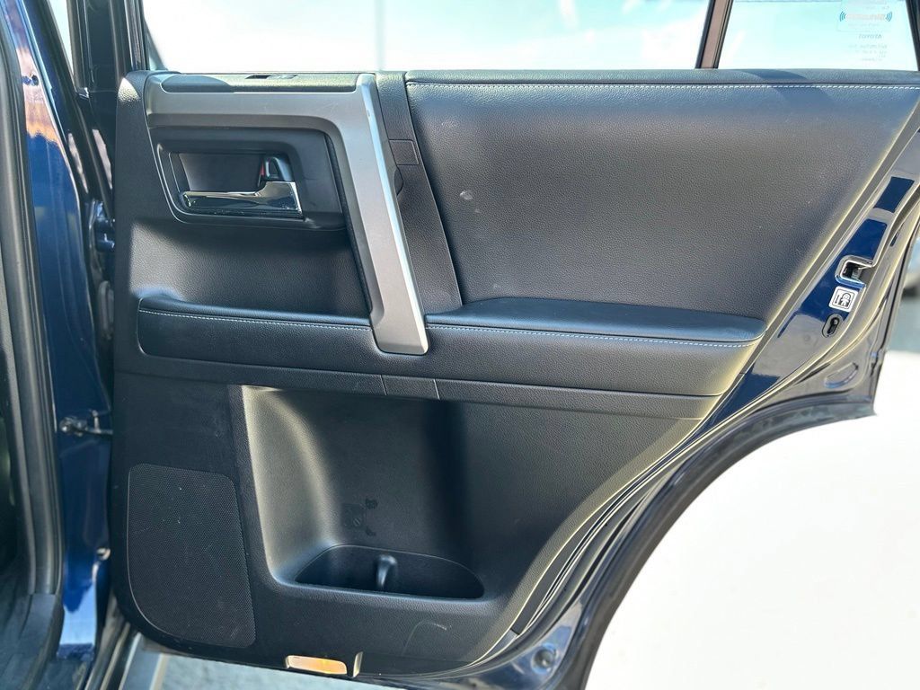 Used 2019 Toyota 4Runner SR5 AWD/4WD image 21
