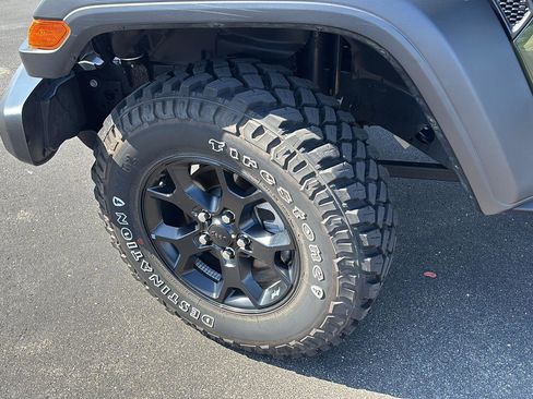 Used 2022 Jeep Wrangler Willys AWD/4WD image 5