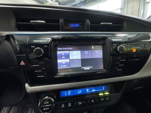 Used 2014 Toyota Corolla LE FWD image 17