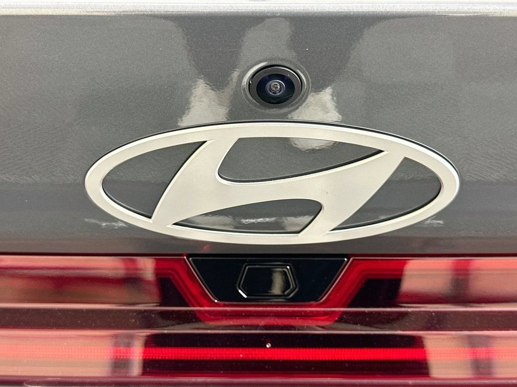 New 2026 Hyundai Elantra Limited FWD image 21