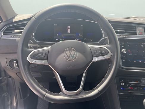 Used 2023 Volkswagen Tiguan SE FWD image 16
