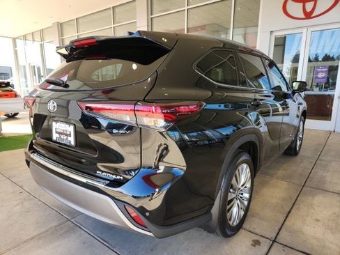 New 2026 Toyota Highlander Platinum image 10