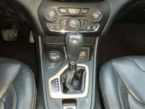 Used 2016 Jeep Cherokee Limited image 7