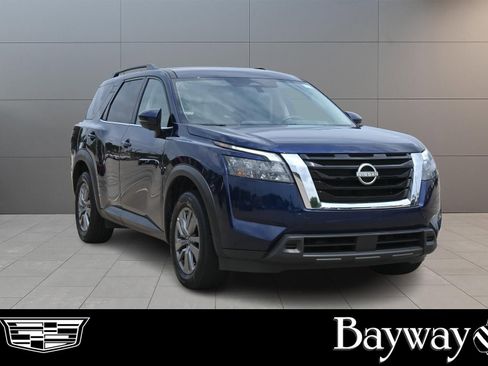 Used 2025 Nissan Pathfinder SV FWD image 3