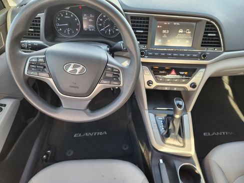 Used 2017 Hyundai Elantra SE image 25