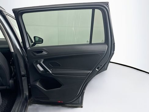 Used 2020 Volkswagen Tiguan SE image 29