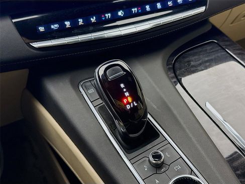 Used 2023 Cadillac Escalade Premium Luxury image 17