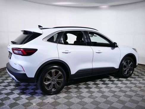 Certified 2025 Ford Escape Platinum image 9