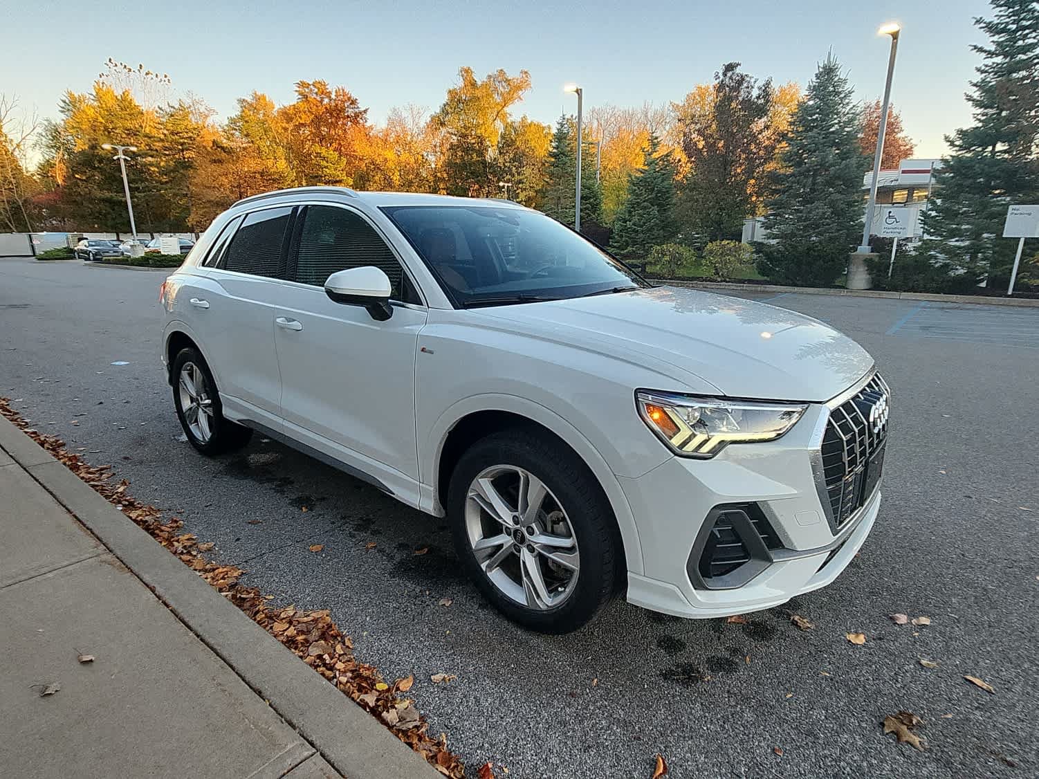 Used 2024 Audi Q3 2.0T Premium w/ Convenience Package AWD/4WD image 22