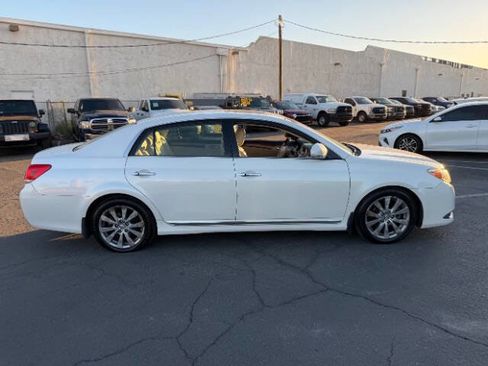 Used 2012 Toyota Avalon Limited FWD image 2