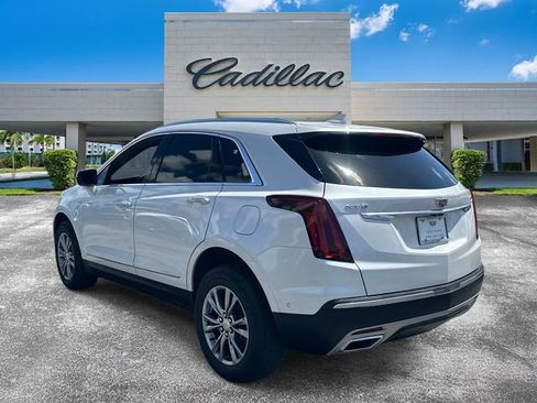 Certified 2022 Cadillac XT5 Premium Luxury w/ Technology Package FWD image 5
