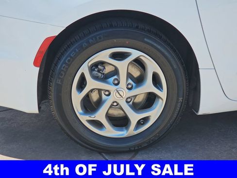 Used 2023 Chrysler Pacifica Limited FWD image 40