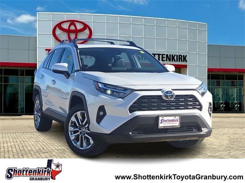 Used 2025 Toyota RAV4 XLE Premium image 1
