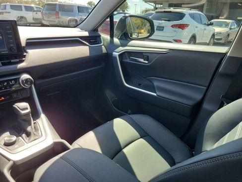 Used 2021 Toyota RAV4 XLE Premium image 23