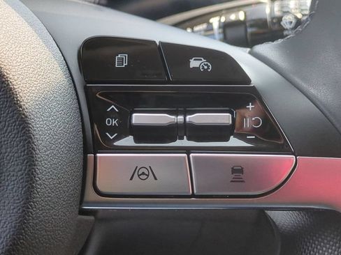 Certified 2024 Hyundai Elantra Limited FWD image 15