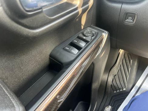 Used 2022 Chevrolet Silverado 1500 LT image 11