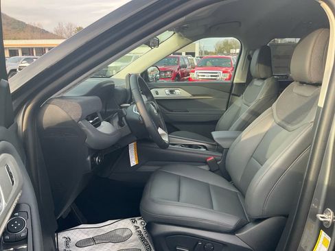 New 2026 Ford Explorer Active w/ Active Comfort Package RWD image 15