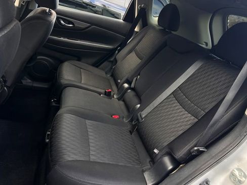 Used 2019 Nissan Rogue SV w/ Premium Package image 19