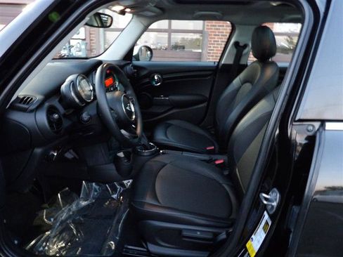 Used 2016 MINI Cooper 4-Door Hardtop image 11