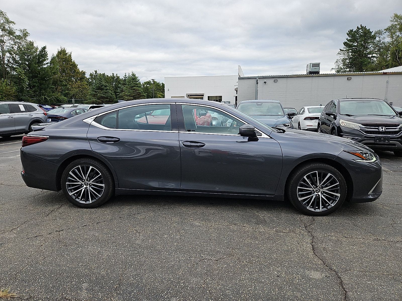 Used 2022 Lexus ES 350 w/ Premium Package FWD image 8