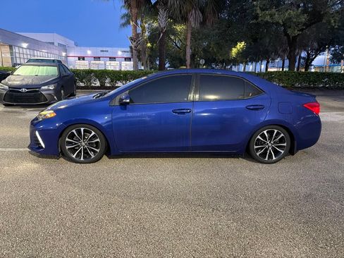 Used 2017 Toyota Corolla SE FWD image 2