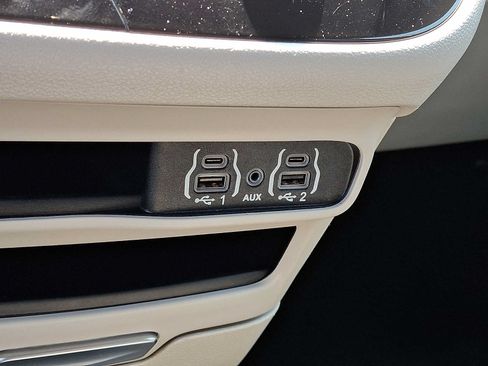 Certified 2024 Chrysler Pacifica Touring-L FWD image 26