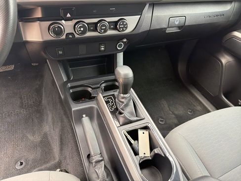 Used 2019 Toyota Tacoma SR5 w/ SR5 Appearance Package (SM) AWD/4WD image 17