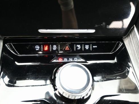 Used 2024 Jeep Wagoneer Series II w/ Flexible Seating Group image 34