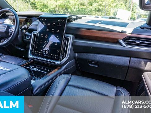 Used 2025 GMC Yukon XL Denali RWD image 27