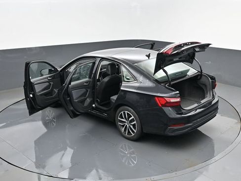 Used 2025 Volkswagen Jetta SE FWD image 26