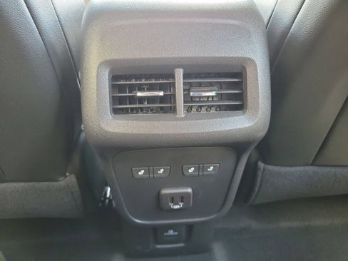 Used 2023 Chevrolet Equinox Premier FWD image 15