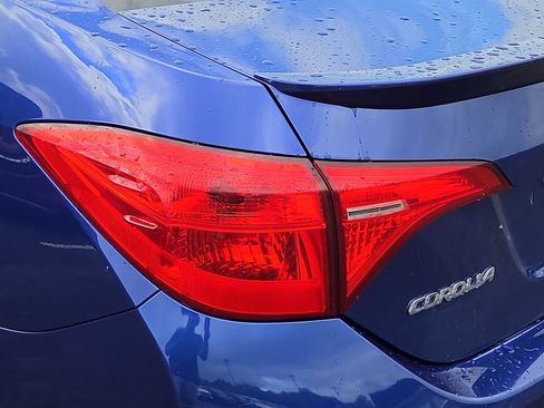 Used 2018 Toyota Corolla XSE FWD image 10