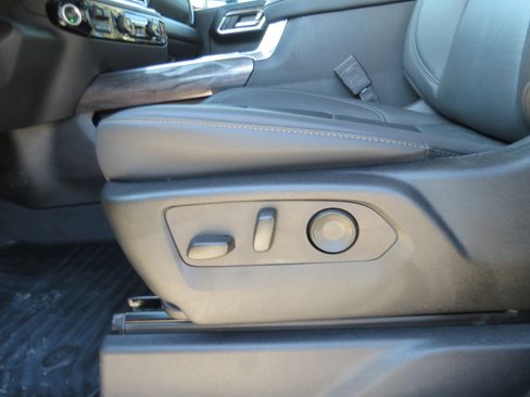 Used 2024 Chevrolet Silverado 2500 LTZ w/ LTZ Plus Package image 16