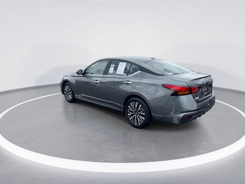 Used 2025 Nissan Altima 2.5 SV FWD image 6