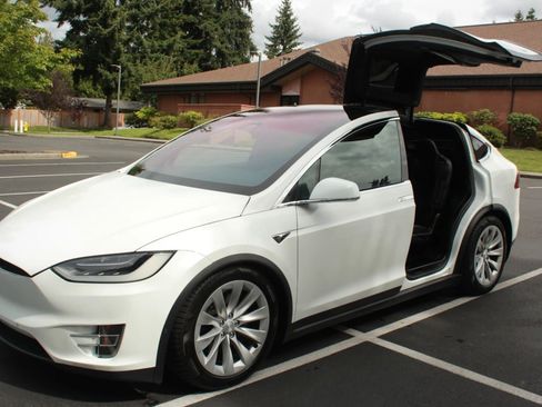 Used 2017 Tesla Model X 90D AWD/4WD image 24
