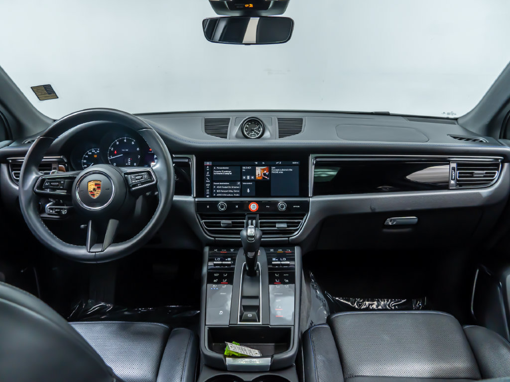 Used 2023 Porsche Macan AWD/4WD image 21