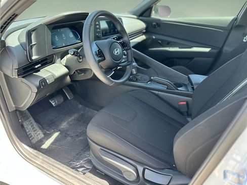 Used 2025 Hyundai Elantra Sport image 19