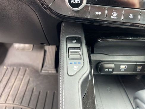 Used 2024 Kia Telluride EX w/ EX Captain's Chair Package AWD/4WD image 23