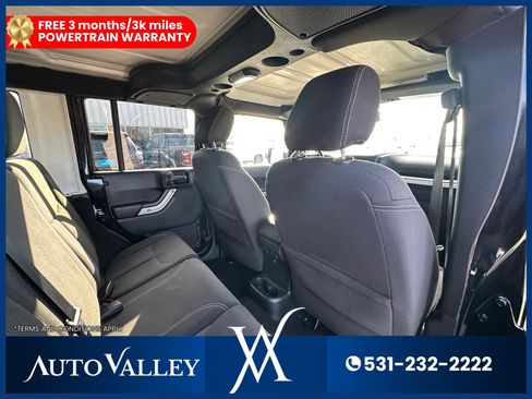 Used 2018 Jeep Wrangler Unlimited Sahara w/ Connectivity Group AWD/4WD image 27