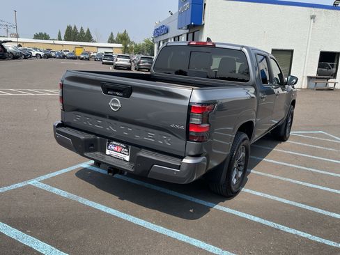 Used 2025 Nissan Frontier SV AWD/4WD image 5